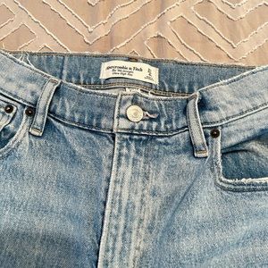 ABERCROMBIE JEANS SIZE 27/4s